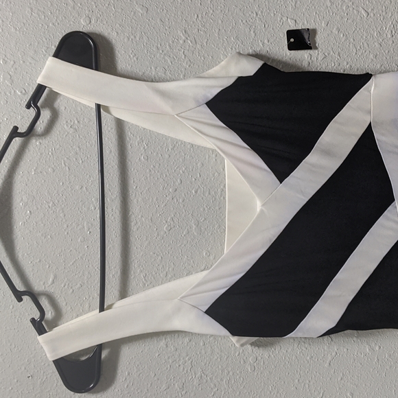 Bisou Bisou dress. Black and white. Size 6 - Picture 3 of 4